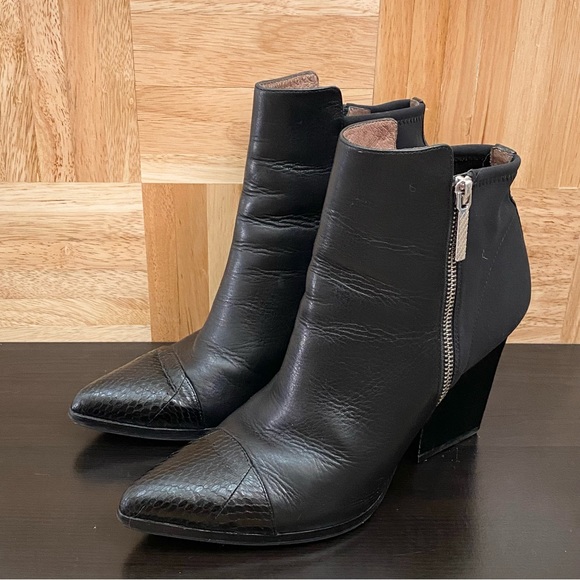 DONALD J PLINER “Volt2” Black Snakeskin Leather Ankle Boots Chunky Heels Size 9 - Picture 1 of 15